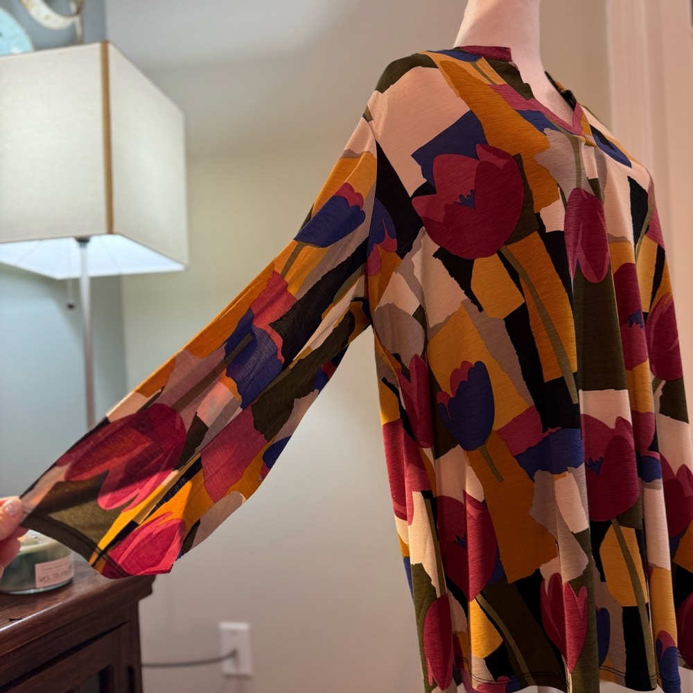NWT Dear Scarlett Women's Boutique Abstract Floral Tunic Blouse Long Sleeves XL - Picture 2 of 16